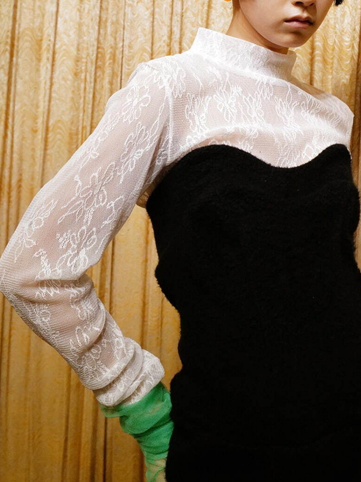 STRETCH LACE TOP